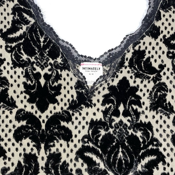 Free People Dress Medium Sexy V Neck and Back Flattering Soft Stylish Elegant - Picture 3 of 6